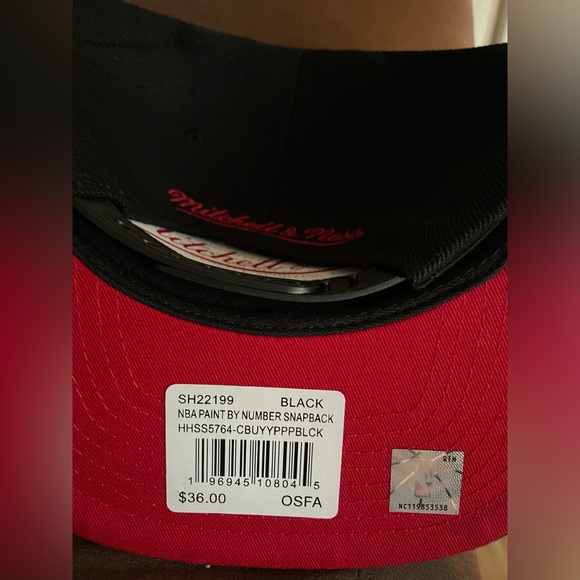 Chicago Bulls Mitchell & Ness NBA paint SnapBack hat - Picture 2 of 4